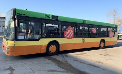 Autobus z serduszkami czeka na nowego właściciela